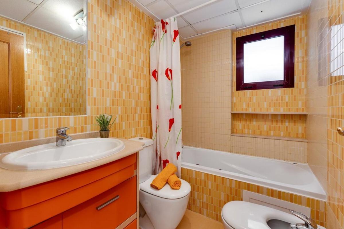 Nice Apartment With Terrace On The Los Locos Beach Torrevieja Eksteriør billede